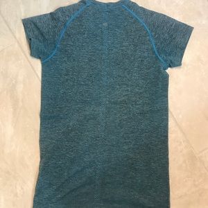 Lululemon short sleeve swiftly. Size 8!!!